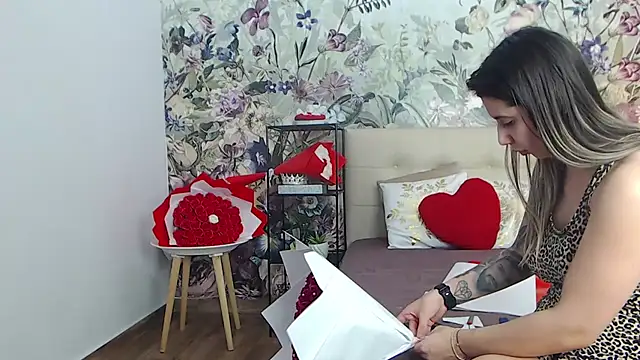 RoseDiamond06 élő XXX-chatje