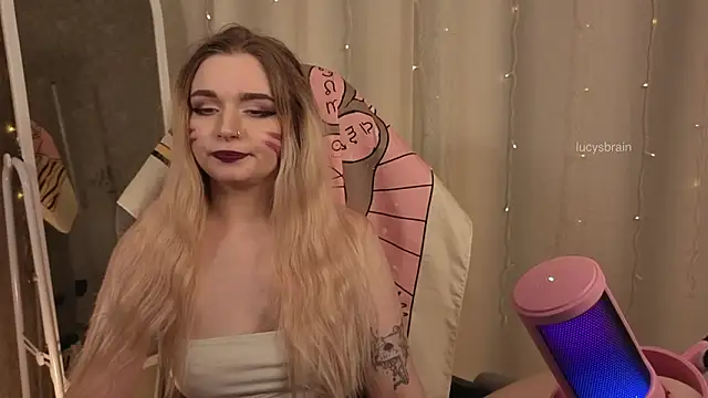 lucylucious – Naživo XXX chat