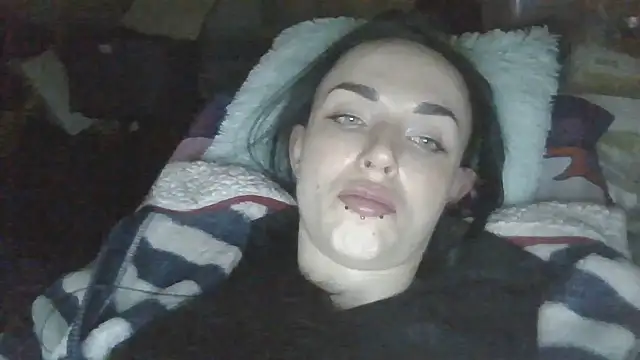 Trinsy_Love élő XXX-chatje