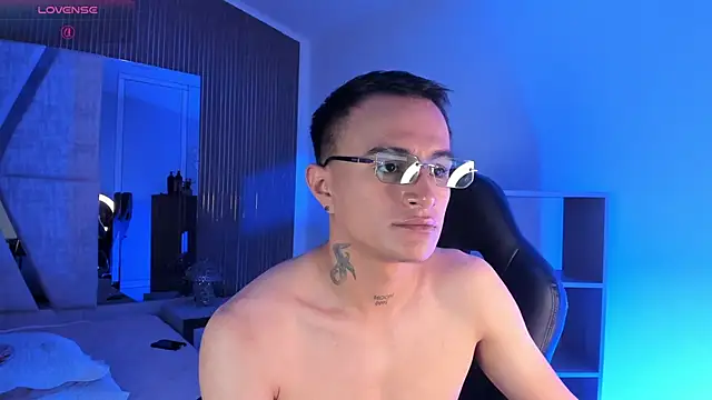 LiamDeepn Live XXX chat