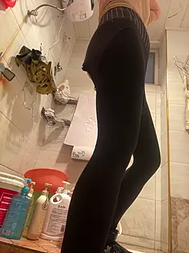 crhong666 Show in webcam