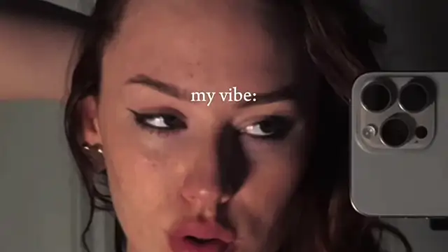 StacyWatts: διαδικτυακό σόου στην κάμερα