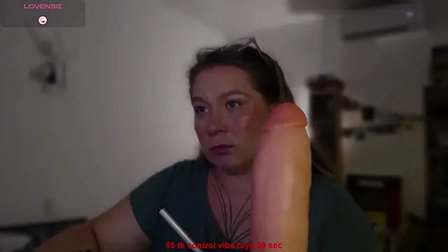 Enotika: διαδικτυακό σόου στην κάμερα