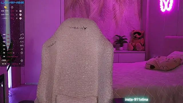 Break-me-Shake-me Live XXX Chat