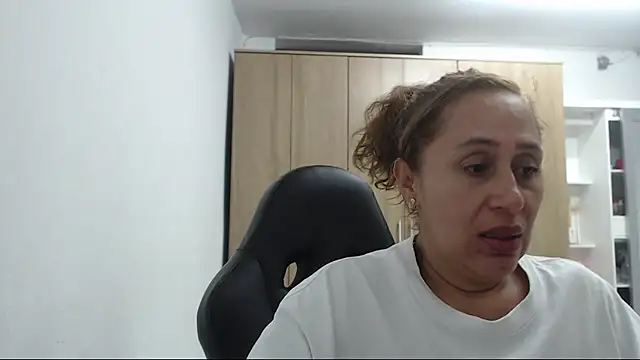 RoxanaLove9's Live XXX Chat