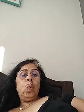 NakedMILFx Chat XXX live