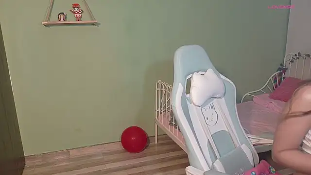 Emerald_Sparkles_ লাইভ XXX চ্যাট