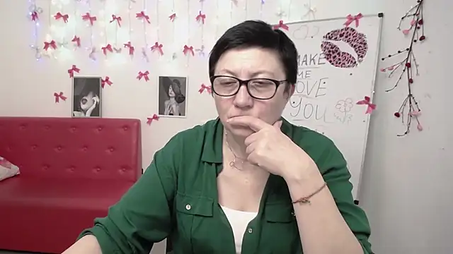 EmilyL0ve Live XXX-Chat