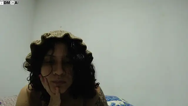 AlinaWoolf_'s Live XXX Chat