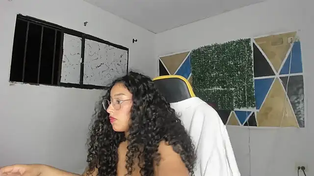 Pokazy przed kamerką – emily_stars1