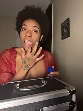 Bellaquitaa_lee Show in webcam