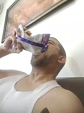 XxX_KING30 Adlı Modelin Canlı XXX Sohbeti