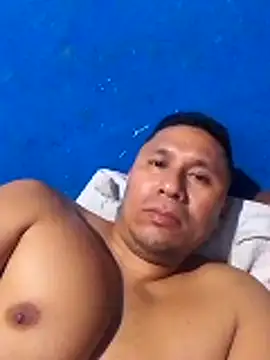 Show modela deiner13 na web-kameri