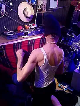 AllucyLu Show in webcam