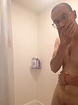 Hatchetwound6969: διαδικτυακό σόου στην κάμερα