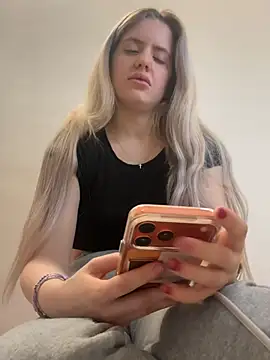 Holly-Glamour Chat XXX in diretta