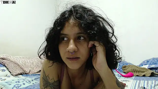 Chat +18 de AlinaWoolf_ ao vivo