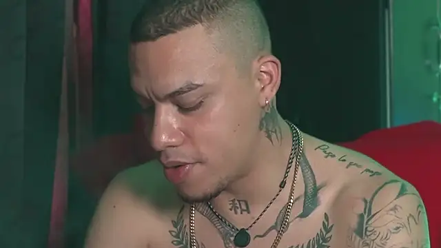 AlphaMasterXxx 라이브 XXX 채팅