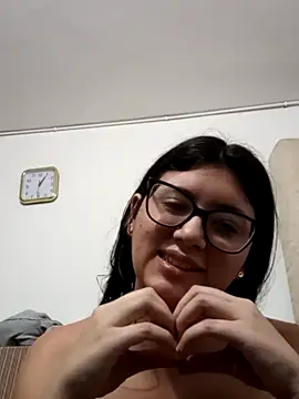 Dahlia-Rose Adlı Modelin Canlı XXX Sohbeti