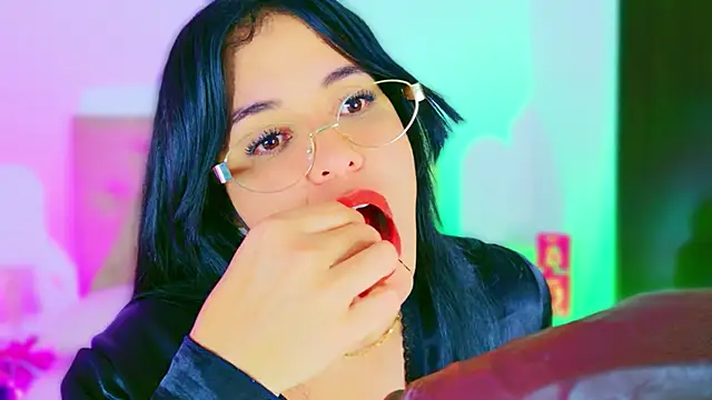 CharlootteEvans' Live XXX Chat