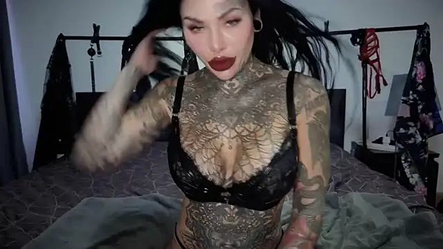 XXX chat uživo modela darkinkedbabe