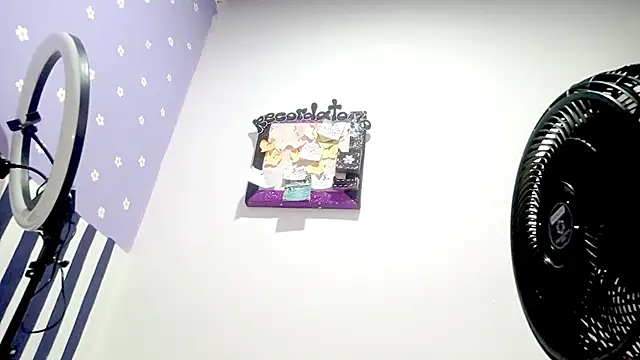 PetiteIvoryQueen19: онлайн-секс-чат