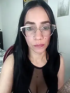 YaraDuartee's Live XXX Chat