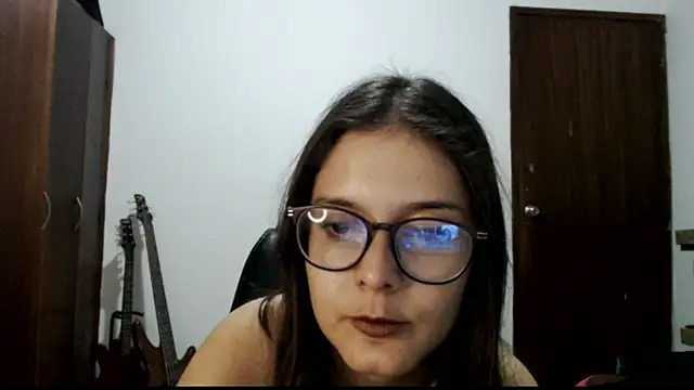 Pertunjukan Kamera Web MadieeLorez