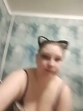 Loooving_Emman Webbikameraesitys