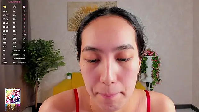 FlirtyAura Adlı Modelin Canlı XXX Sohbeti