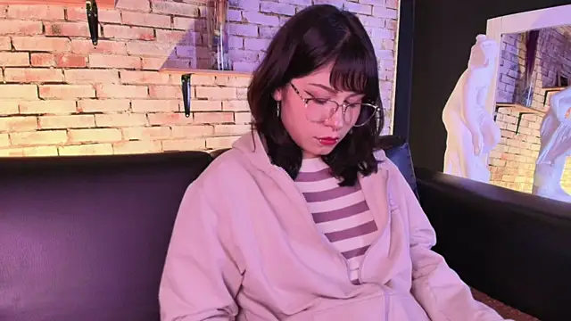 Chat +18 de kitty_malach ao vivo