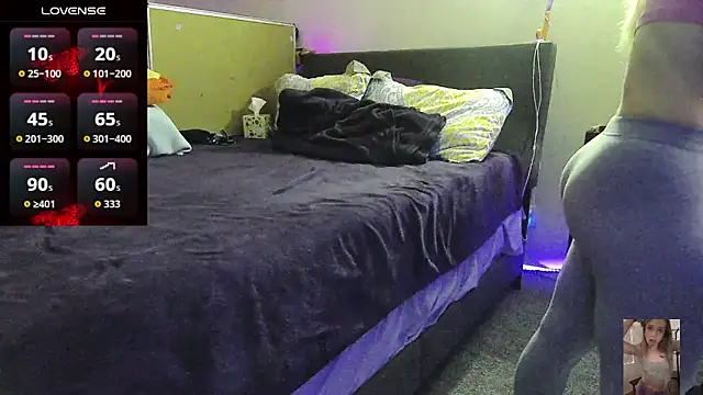 Chat +18 de Blondiewithanass ao vivo