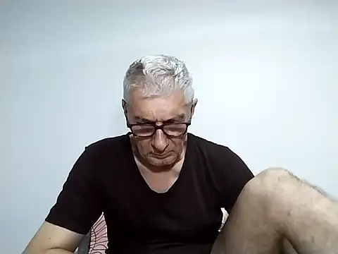 BIGUNCUTHARDCOCK live XXX chat