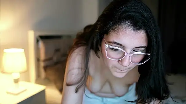 Camilaa_bueno's Live XXX Chat