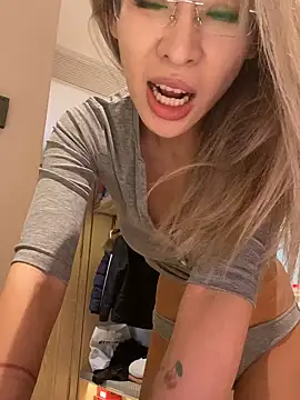 Sunflower-77 在線直播表演