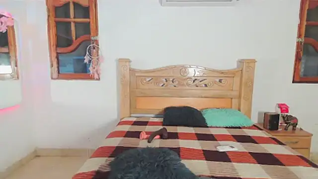 bratz_glloe 现场XXX聊天