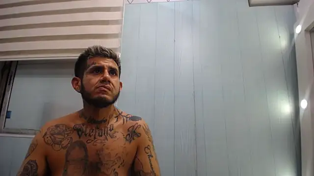 allison_max_tattoo: διαδικτυακό σόου στην κάμερα