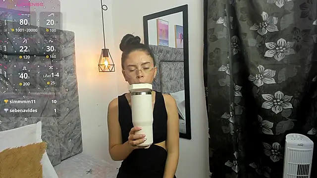 Chat +18 de Natalye_23 ao vivo