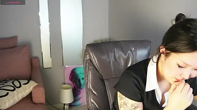 Pertunjukan Kamera Web ElinaMotion