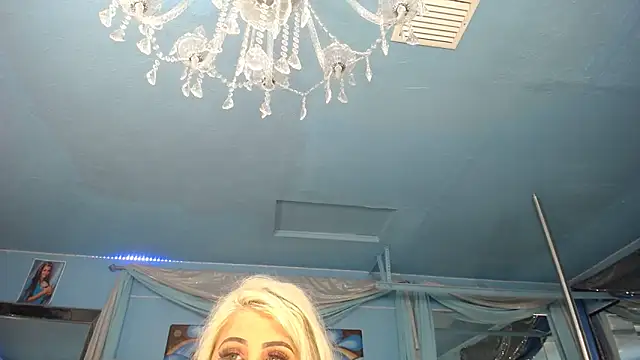 แชท XXX สดของ ADRIANNA_FOX