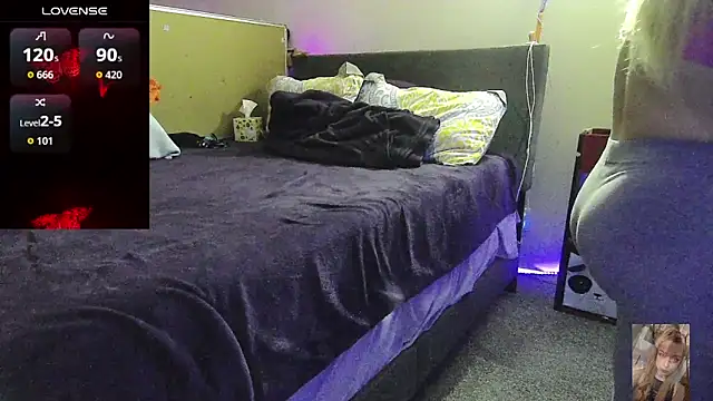 BlondiewithanassのライブXXXチャット