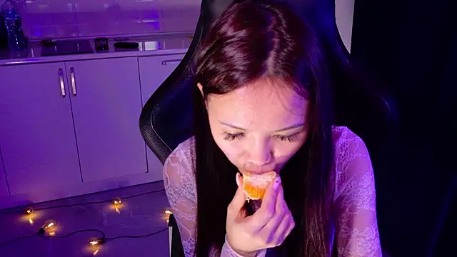 Mishel_Blessing élő XXX-chatje