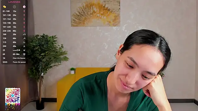 FlirtyAura's Live XXX Chat