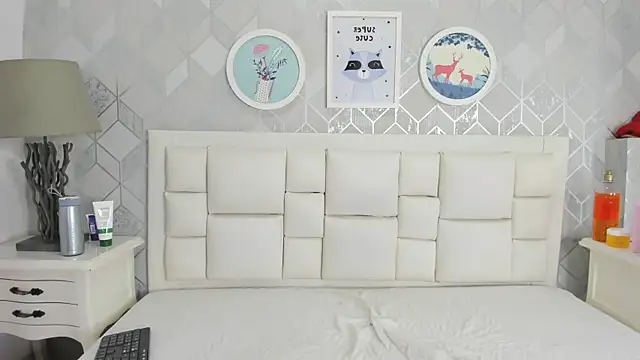 Chat +18 de naia_cox ao vivo