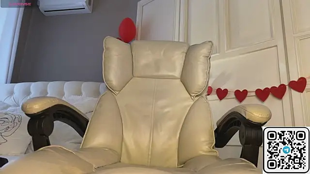 UrLillShy – Kamerová šou