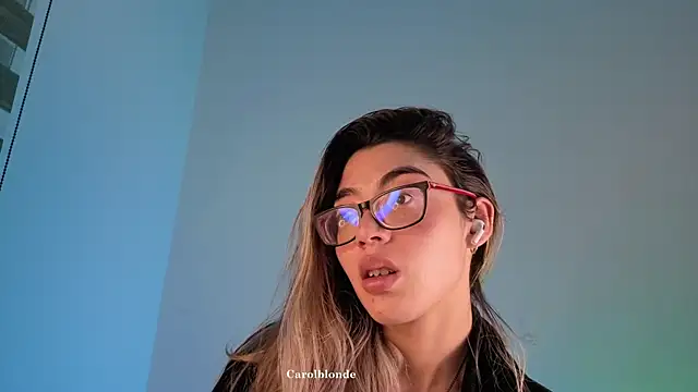Carolblonde 现场XXX聊天