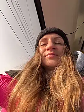 Pertunjukan Kamera Web EvvaMur