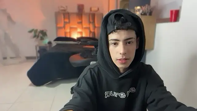 Sebastian_Reed Live XXX-Chat