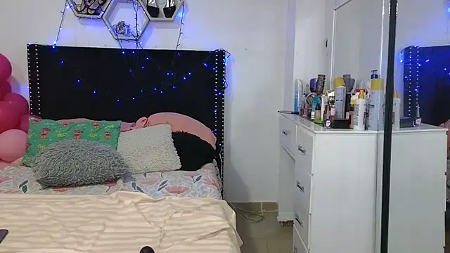 charlotte_077 live XXX chat