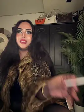 BigDominaMia élő XXX-chatje